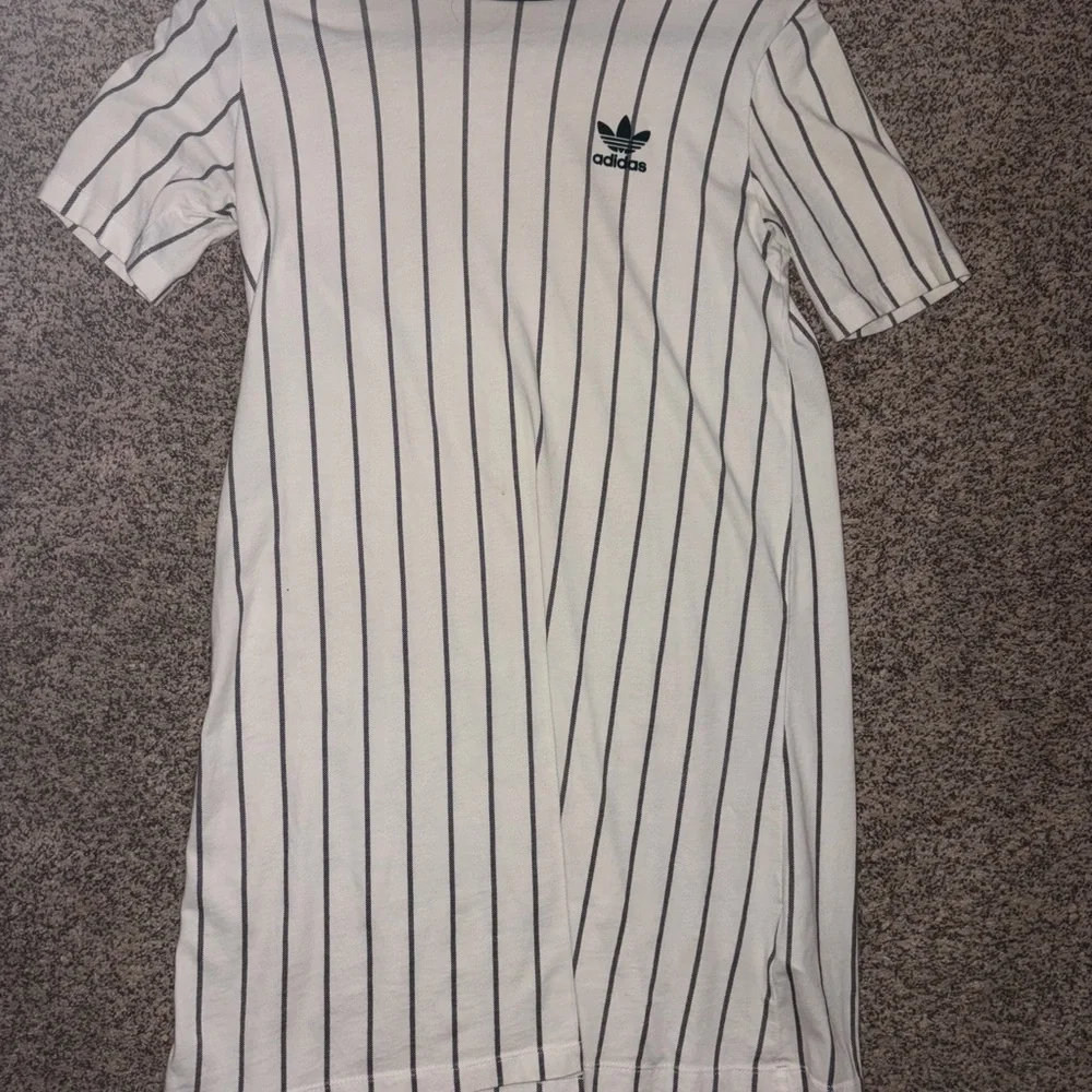 Adidas Cream and Black Striped Tee - Picture 1 of 4